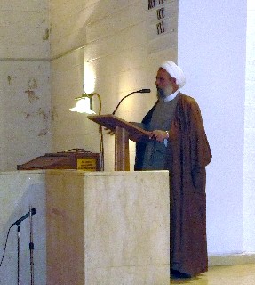 sheikh deebeh leading chapel 