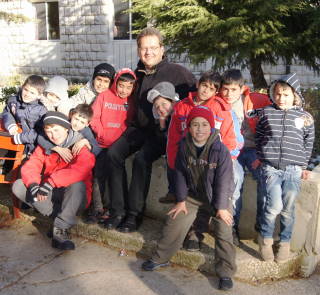 Rev. Dr. Uwe Gräbe with JLSS Children 